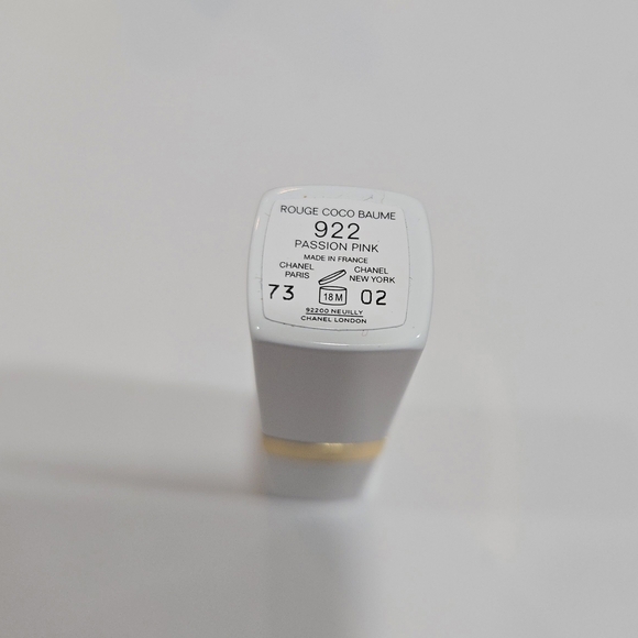 CHANEL MAKEUP BUNDLE:922 PASSION PINK Lip Balm+153 POMPIER  Nail Polish New - Picture 6 of 12